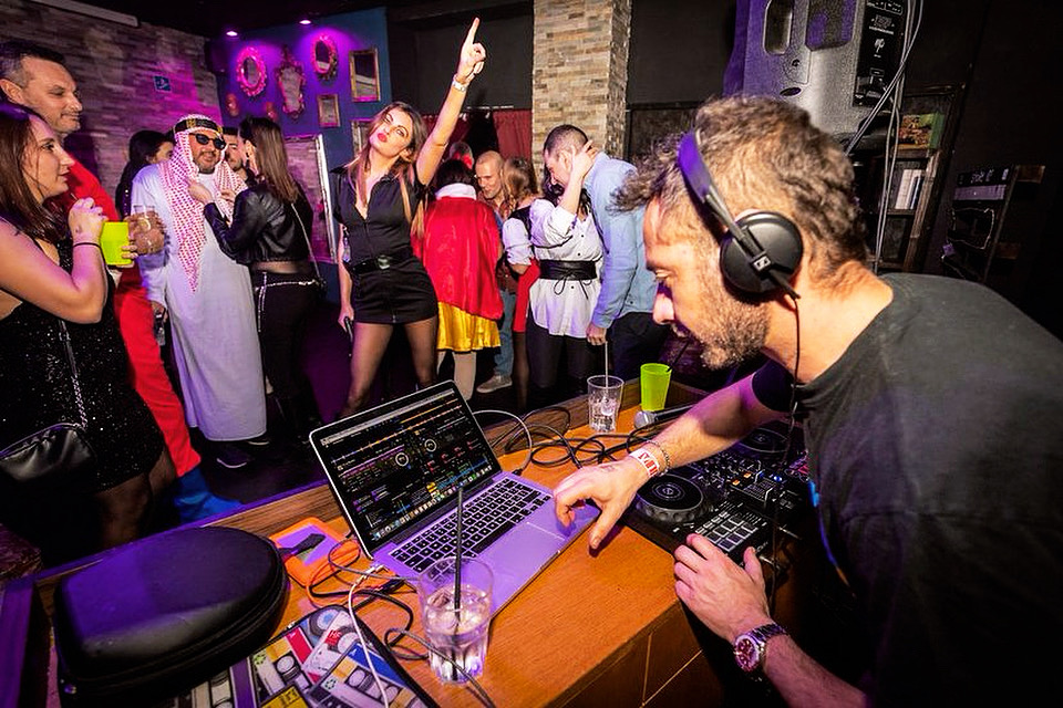 DJ per feste a Gallarate: come scegliere quello giusto (guida 2026)